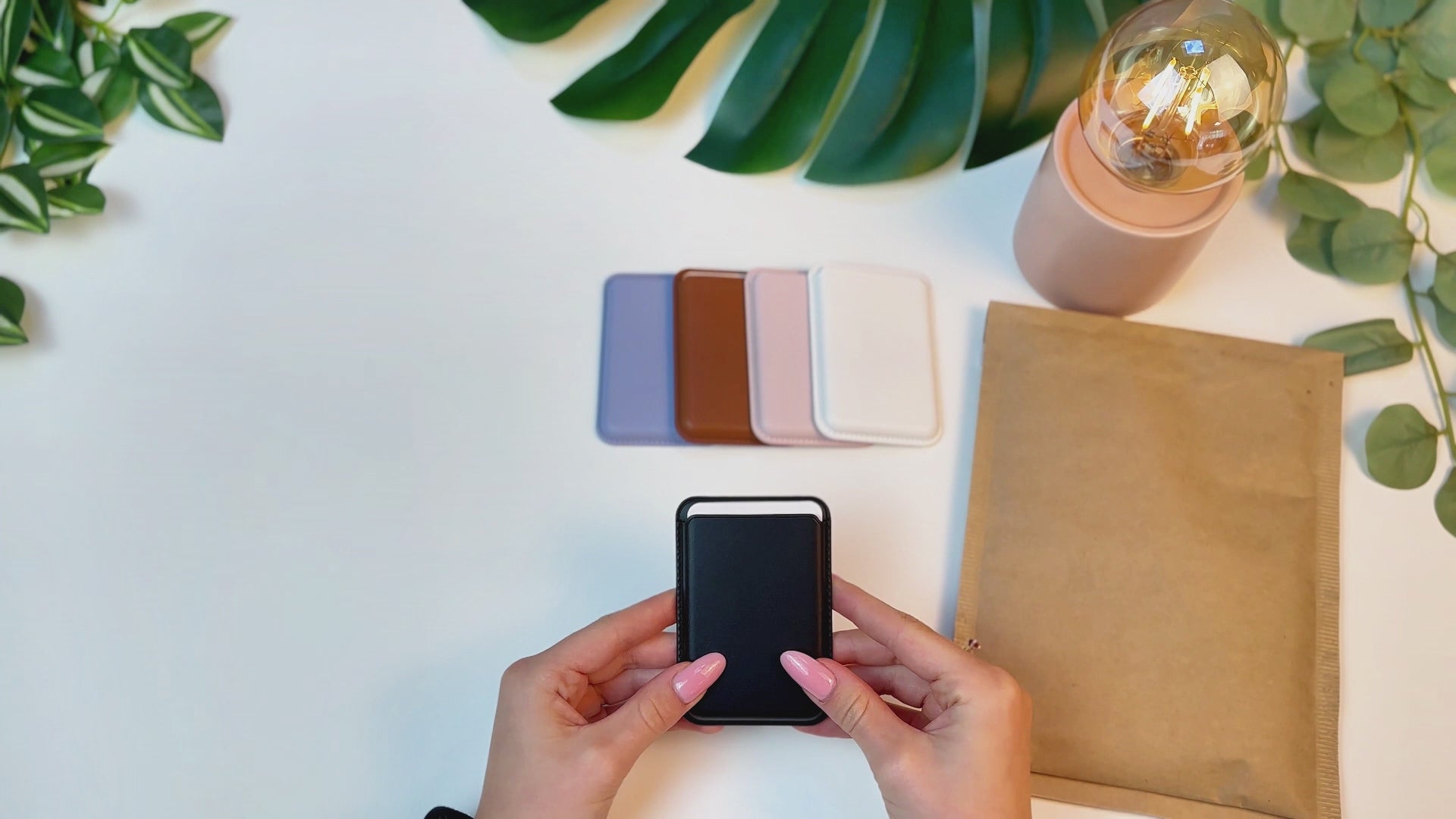 Load video: MagSafe Wallet