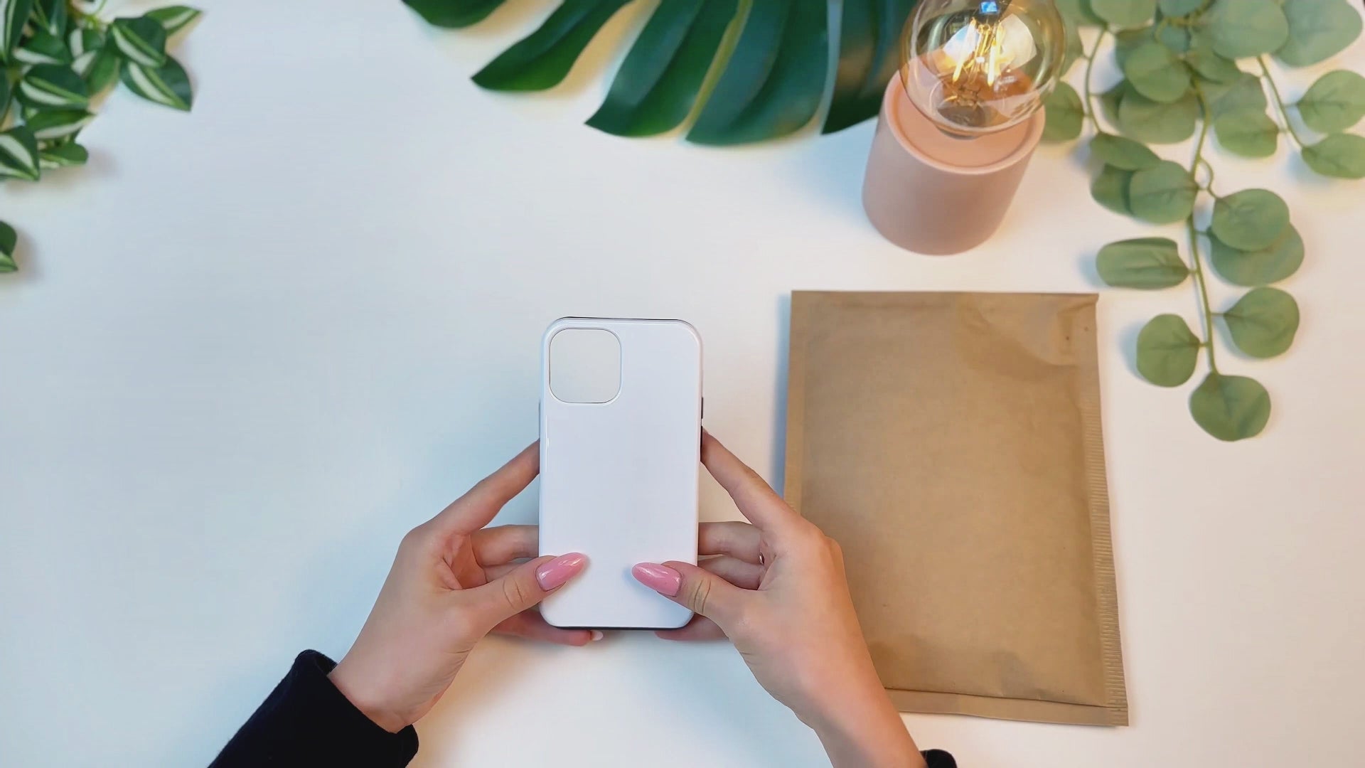 Load video: Tough MagSafe Phone Case